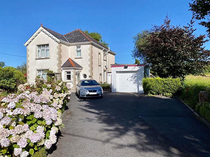 4 Bedroom Detached House For Sale In Heol Capel Ifan, Pontyberem, Llanelli, SA15
