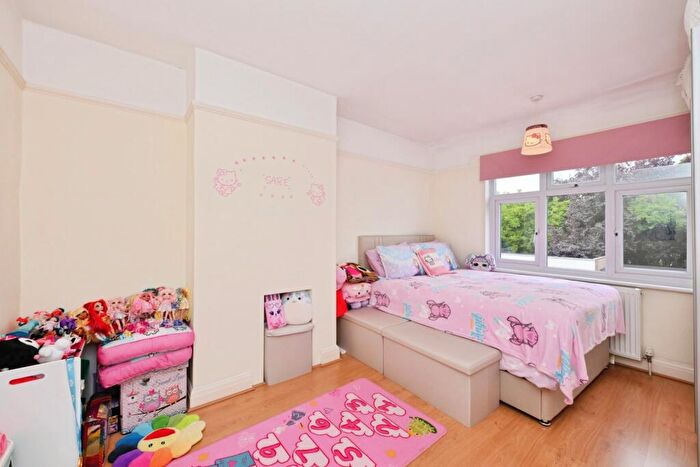 3 Bedroom Terraced House For Sale In Tynemouth Drive, Enfield, EN1