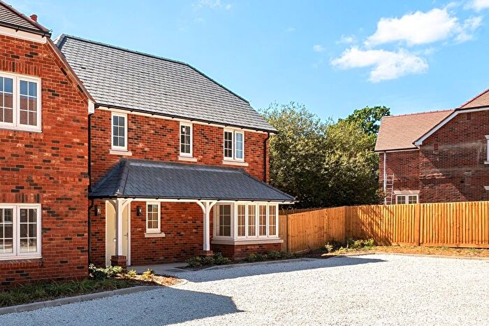 3 Bedroom Detached House To Rent In Oakwood Place, Calmore, Southampton, Hampshire, SO40