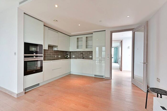 2 Bedroom Flat To Rent In Bellwether Lane, Wandsworth, London, SW18