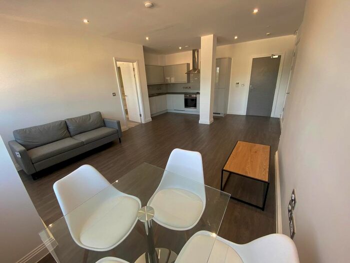 2 Bedroom Flat To Rent In Lichfield Road, Four Oaks, Sutton Coldfield, B74