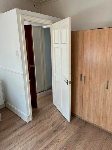 1 Bedroom Flat To Rent In Lopen Road, London, N18