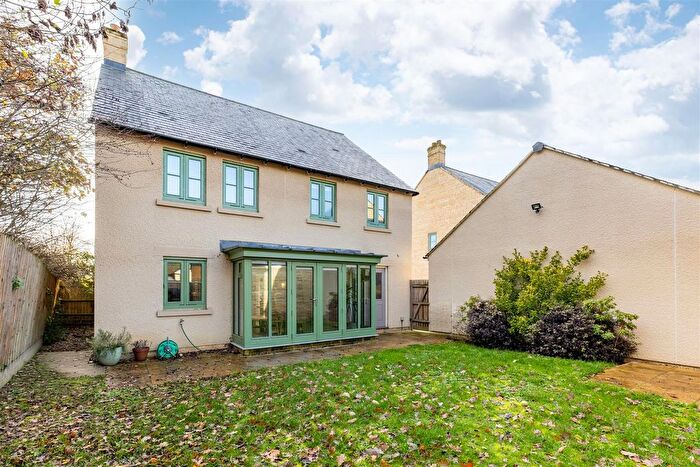 4 Bedroom Detached House For Sale In Clappen Close, Cirencester, GL7
