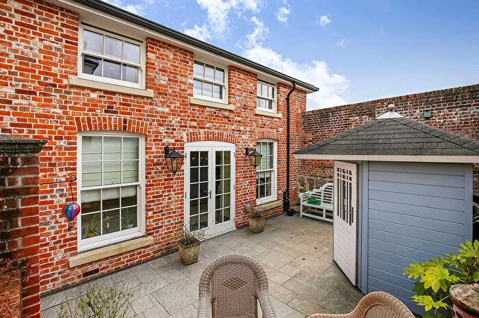 3 Bedroom Detached House To Rent In Southgate Street, Winchester, SO23