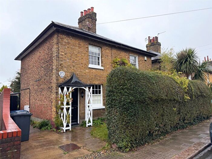 2 Bedroom Semi-Detached House To Rent In Union Street, Barnet, EN5