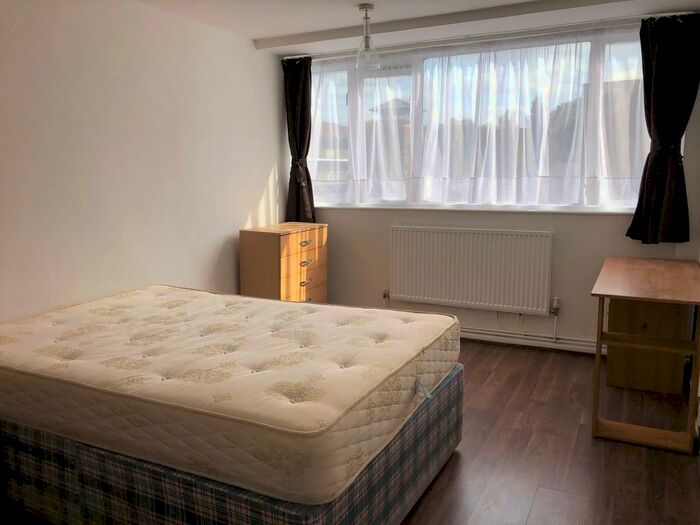 4 Bedroom Flat To Rent In Usk St, Bethnal Green, E2