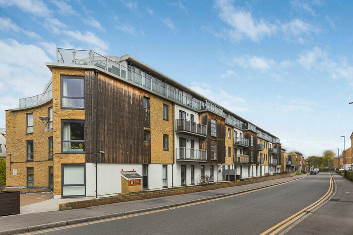 2 Bedroom Apartment To Rent In Mead Lane, Hertford, SG13