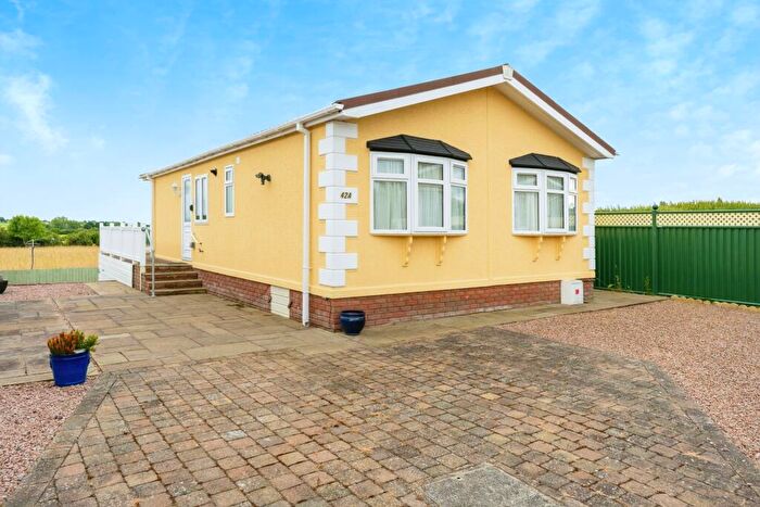 2 Bedroom Mobile Home For Sale In Bedford Road, Ravensden, Bedford, Bedfordshire, MK44