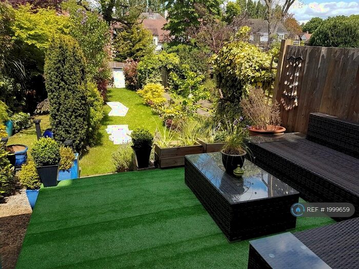 2 Bedroom Maisonette To Rent In London, London, N12