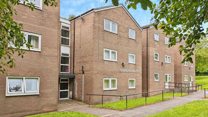 2 Bedroom Apartment For Sale In Huddersfield Road, Oldham, OL4