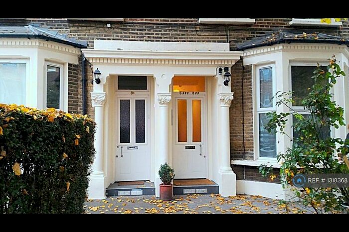 2 Bedroom Flat To Rent In Rock Street, London, N4