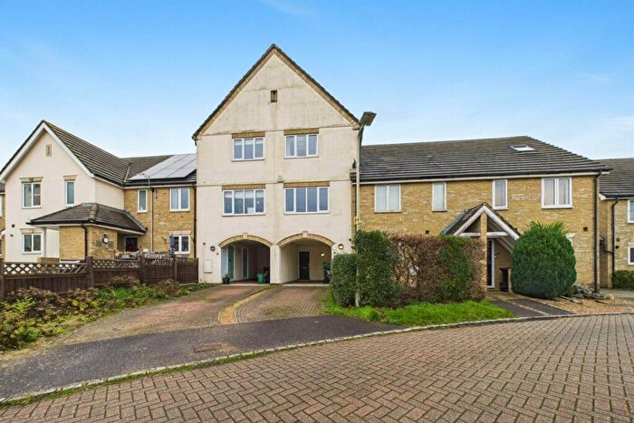 3 Bedroom Terraced House For Sale In Oakey Drive, Wokingham, Berkshire, RG40