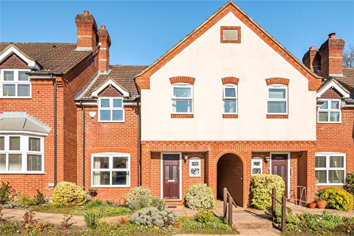 3 Bedroom House For Sale In Hale Place, Farnham, Surrey, GU9