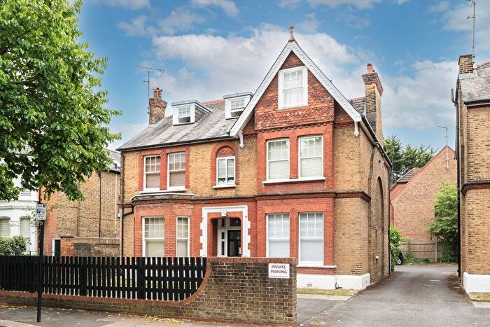 Studio For Sale In Culmington Road, West Ealing, W13