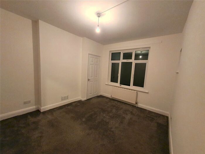 2 Bedroom Flat To Rent In High Road, Chadwell Heath, Romford, Essex RM6