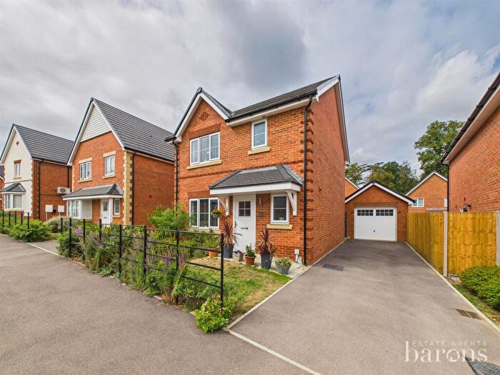 3 Bedroom Detached House For Sale In Redlands Farm Avenue, Sherfield On Loddon, Hook, RG27