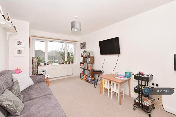 2 Bedroom Flat To Rent In Kiln House, East Grinstead, RH19