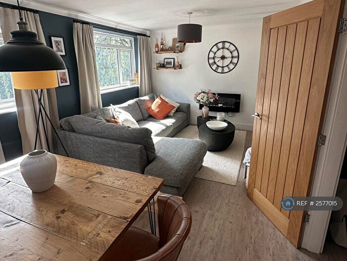 2 Bedroom Flat To Rent In Dereham Court, Leamington Spa, CV32