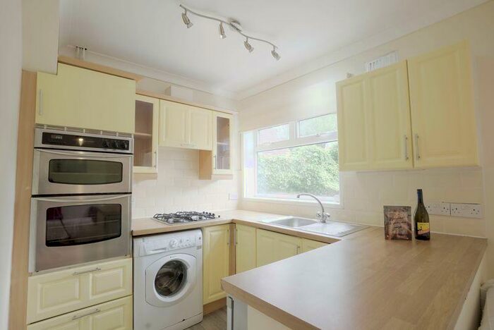 4 Bedroom House Of Multiple Occupation To Rent In Bevendean Crescent, Brighton, BN2