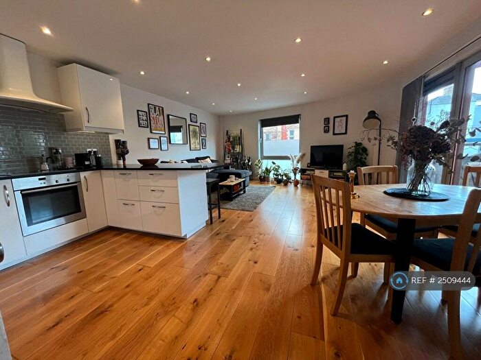 2 Bedroom Flat To Rent In Willow Way, London, SE26