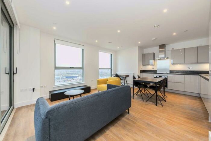 2 Bedroom Flat To Rent In Union Way, North Acton, NW10