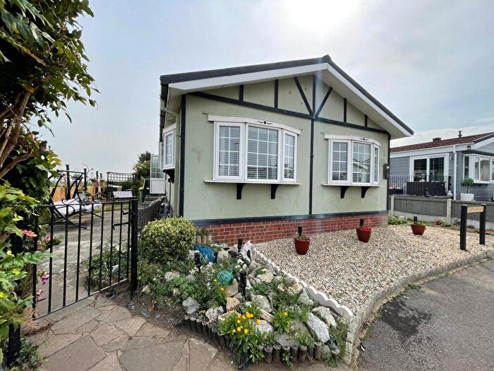 3 Bedroom Park Home For Sale In Queens Avenue, Tower Park, Pooles Lane, Hullbridge, Essex, SS5