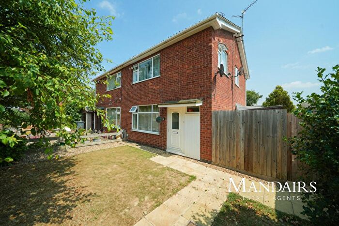 3 Bedroom Semi Detached House For Sale In Beech Road, Glinton, Peterborough, PE6
