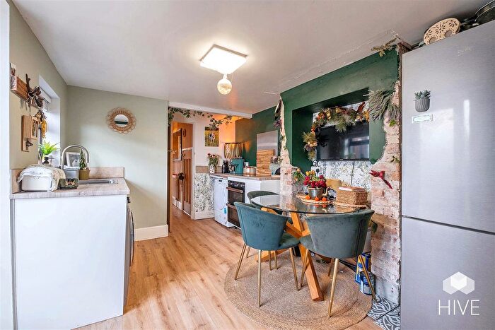 1 Bedroom Flat For Sale In Abbotsbury Road, Weymouth, DT4