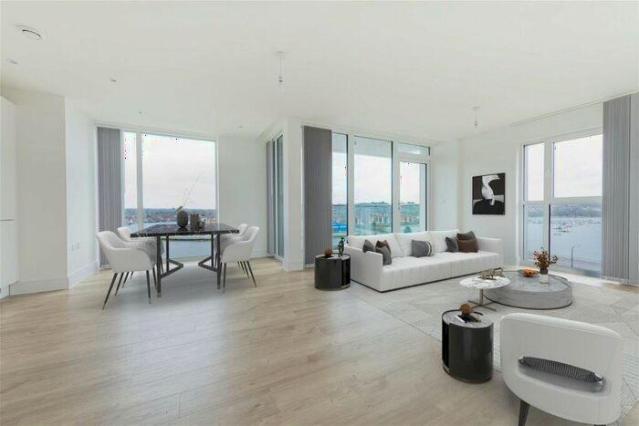 2 Bedroom Apartment To Rent In Granada House Meridian Way, Southampton, Hampshire, SO14