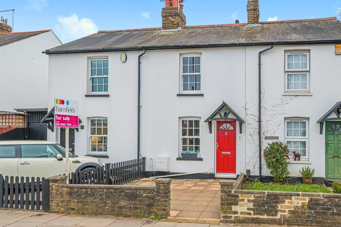 2 Bedroom Cottage For Sale In Chase Road, London, N14