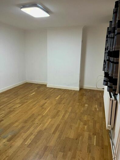 4 Bedroom Semi-Detached Bungalow To Rent In Lenthal Avenue, Grays, RM17