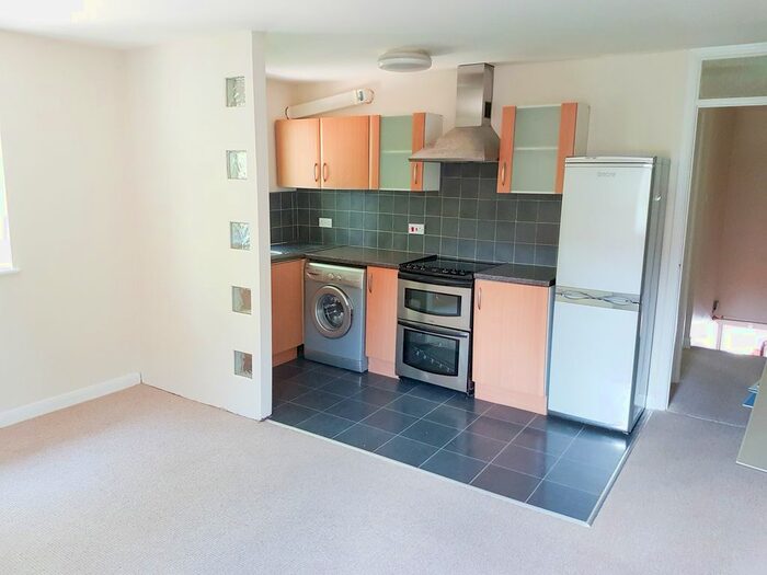 1 Bedroom Maisonette To Rent In Sharpthorpe Close, Reading, RG6