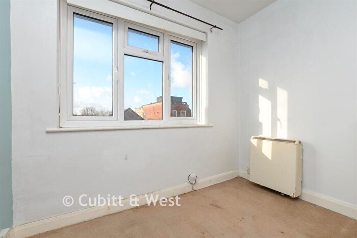 3 Bedroom Maisonette For Sale In High Street, Caterham, Surrey, CR3