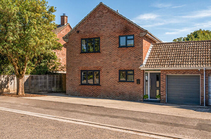 3 Bedroom Link Detached House For Sale In The Triangle, Whiteparish, Salisbury, Wiltshire, SP5