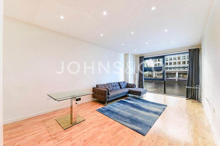 2 Bedroom Apartment To Rent In Discovery Dock East, Canary Wharf, London, E14