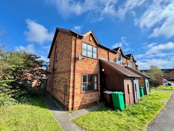 2 Bedroom House To Rent In Heron Drive, Lenton, NG7