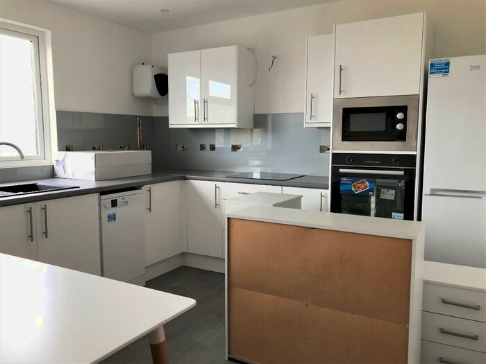 2 Bedroom Flat To Rent In Penarth Road, Cardiff(City), CF11