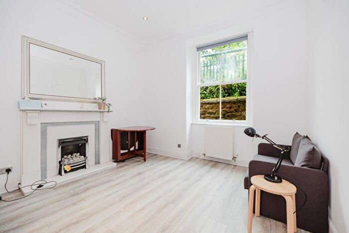 1 Bedroom Flat To Rent In L Newton Street, Edinburgh, EH11