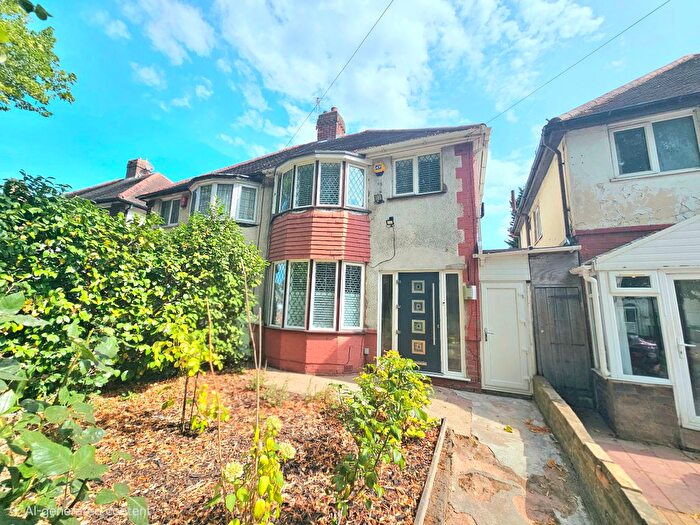 3 Bedroom Semi-Detached House For Sale In Crantock Road, Birmingham, B42