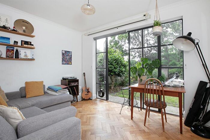 1 Bedroom Flat For Sale In Consort Road, Nunhead, SE15