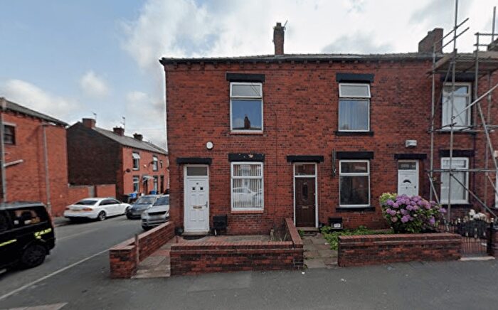 3 Bedroom End Terrace House To Rent In Brewerton Road, Oldham, OL4