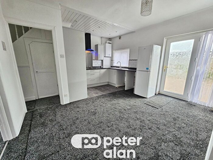 2 Bedroom Property To Rent In Manselton Road, Swansea, SA5