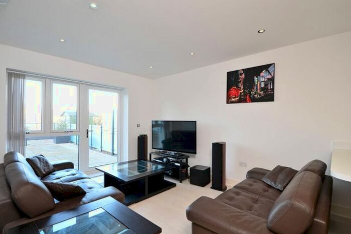 2 Bedroom Flat To Rent In Coombe Lane, Raynes Park, London, SW20
