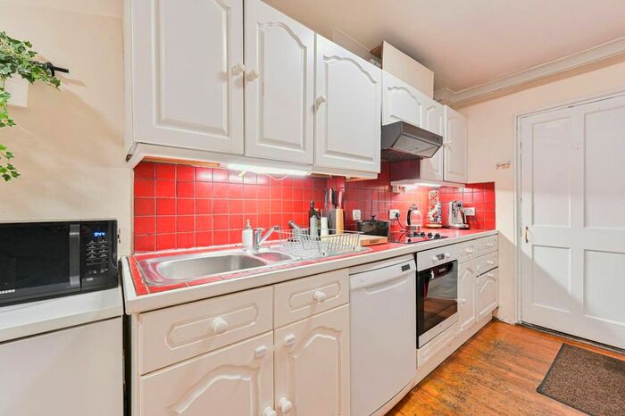 2 Bedroom Flat To Rent In Clapham Common North Side, Clapham Common North Side, London, SW4