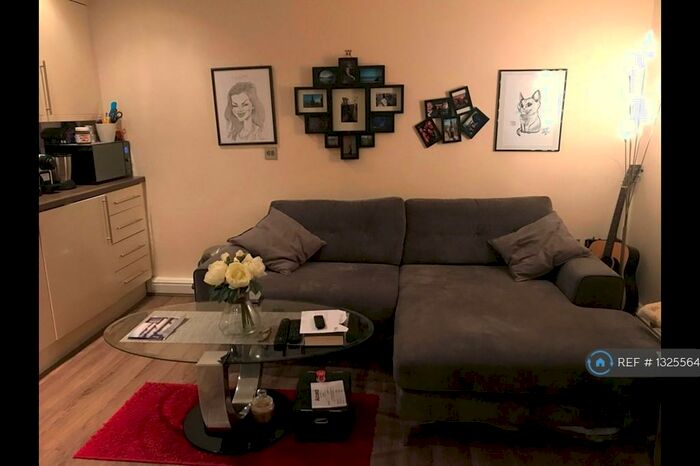 2 Bedroom Flat To Rent In Town Street, Armley, Leeds, LS12