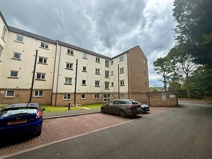 2 Bedroom Flat For Sale In Lodge Road, Thackley, Bradford, BD10