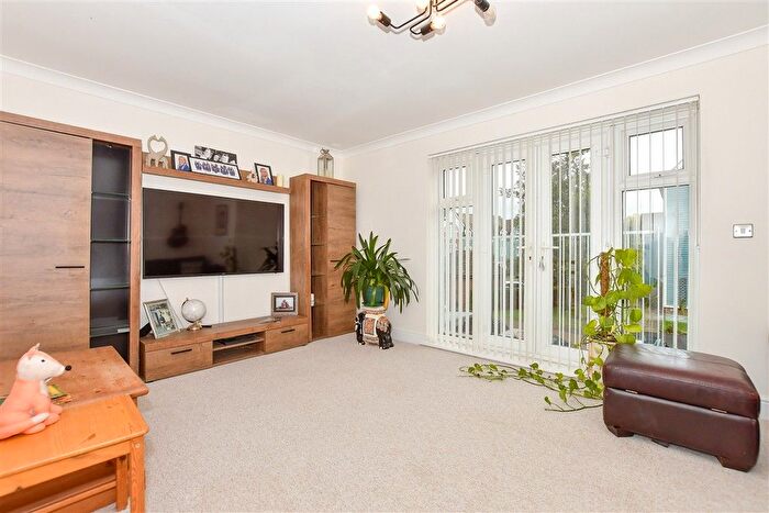 4 Bedroom Town House For Sale In The Lakes, Larkfield, Kent, ME20