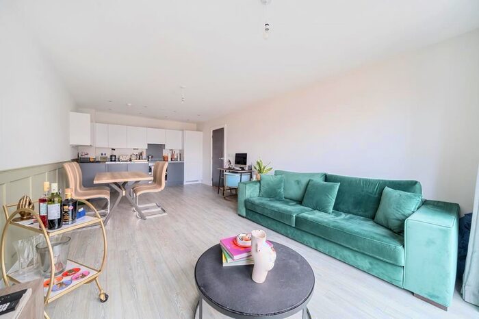 1 Bedroom Flat To Rent In Swan Street, Old Isleworth, TW7