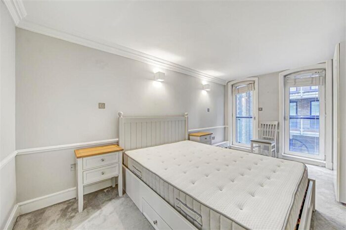 2 Bedroom Block Of Apartments For Sale In Clove Hitch Quay, SW11