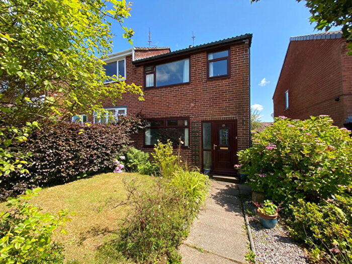 3 Bedroom Semi-Detached House For Sale In Thirlmere Grove, Royton, Oldham, OL2